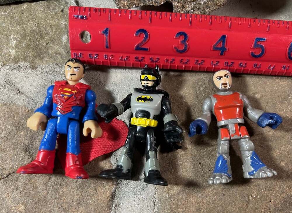 Imaginext DC Super Friends Superman Night and Dark night Figure Read